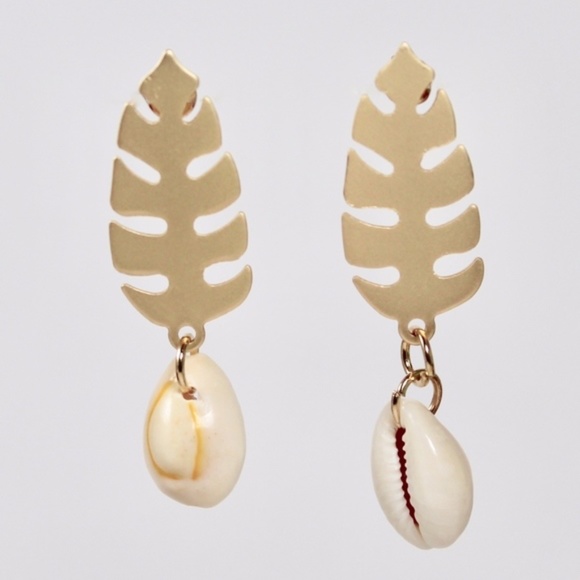Golden Leaf & Seashell Drop Earrings - Picture 1 of 3